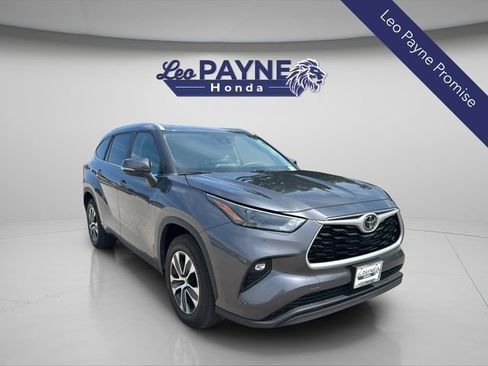 Used 2023 Toyota Highlander XLE FWD image 1