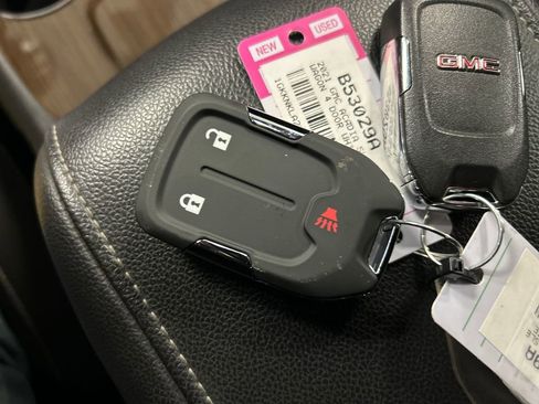 Used 2021 GMC Acadia SLE w/ Elevation Edition image 22