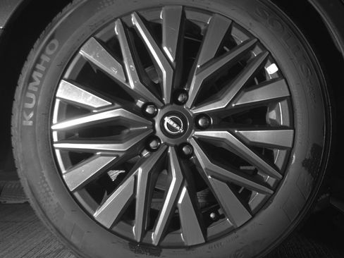 Used 2025 Nissan Altima 2.5 SV FWD image 15