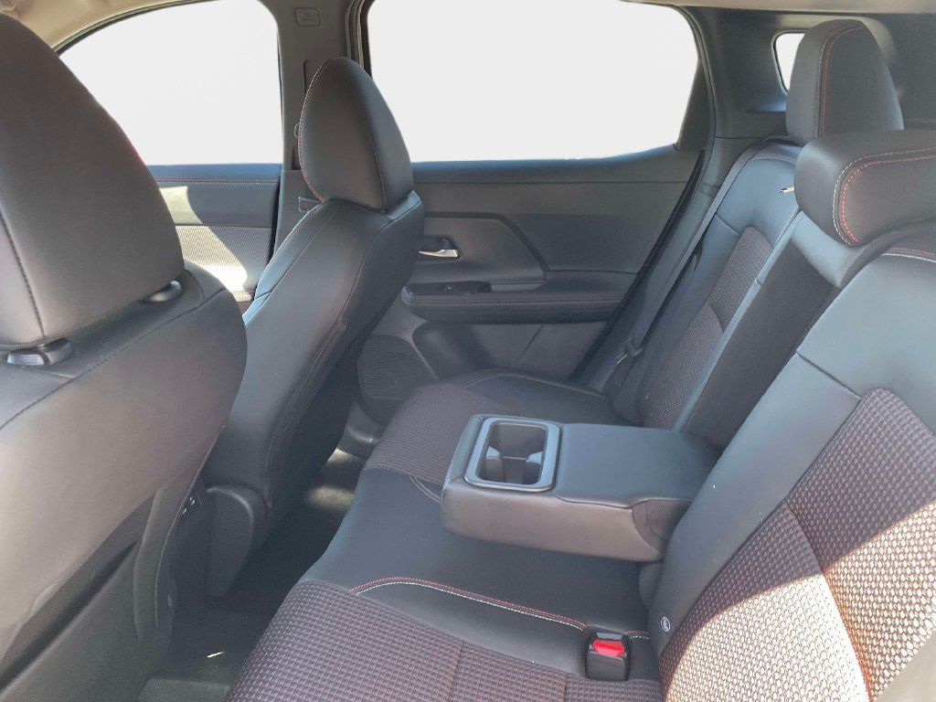 Used 2025 Nissan Kicks SR AWD/4WD image 15
