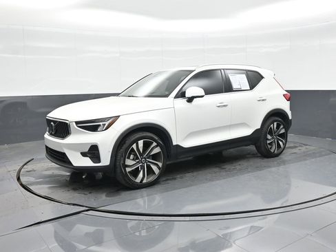 Used 2023 Volvo XC40 B5 Plus w/ Protection Package Premier image 1