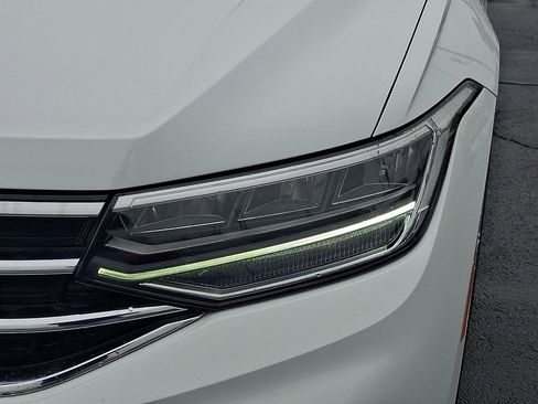 Certified 2022 Volkswagen Tiguan SE image 9