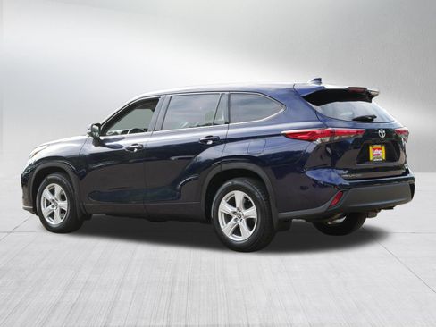 Used 2020 Toyota Highlander LE AWD/4WD image 5