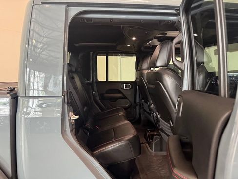Used 2024 Jeep Gladiator Rubicon AWD/4WD image 7