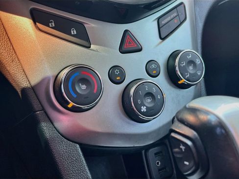 Used 2020 Chevrolet Sonic Premier FWD image 15