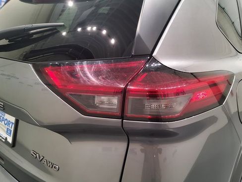 Used 2024 Nissan Rogue SV image 9