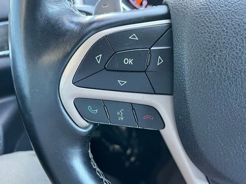 Used 2017 Jeep Grand Cherokee Overland image 41