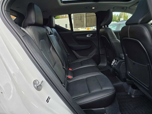 Certified 2025 Volvo XC40 B5 Core w/ Protection Package Premier AWD/4WD image 11