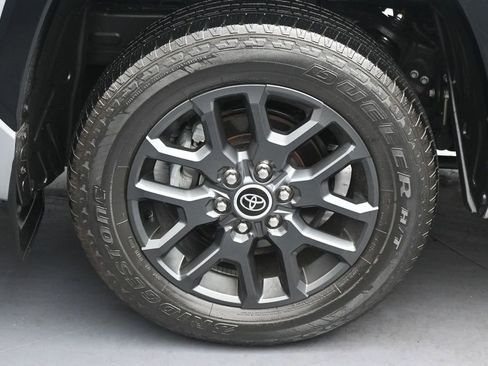 Used 2022 Toyota Tundra Platinum w/ Advanced Package AWD/4WD image 33