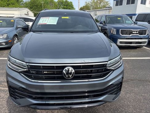 Used 2024 Volkswagen Tiguan SE R-Line image 2