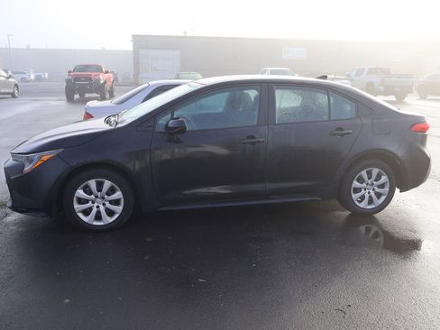 Used 2020 Toyota Corolla LE image 3