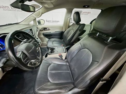 Used 2019 Chrysler Pacifica Touring-L Plus w/ Tire & Wheel Group image 23