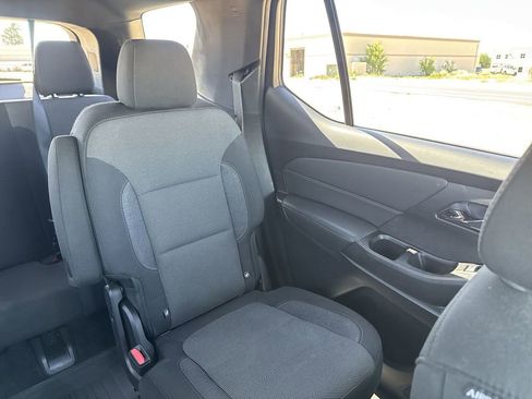Certified 2023 Chevrolet Traverse LT FWD image 8
