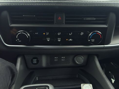 Used 2024 Nissan Rogue S image 9