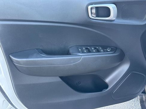 Used 2021 Hyundai Venue SE image 15