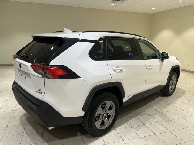 Used 2023 Toyota RAV4 LE AWD/4WD image 5
