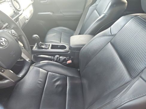 Used 2019 Toyota Tacoma TRD Off-Road image 6