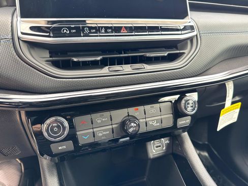 New 2026 Jeep Compass Latitude AWD/4WD image 22