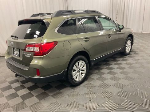 Used 2017 Subaru Outback 2.5i Premium image 3