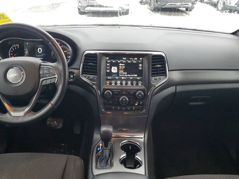 Used 2018 Jeep Grand Cherokee Laredo image 25