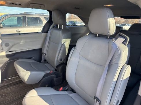 Certified 2023 Toyota Sienna XLE image 17