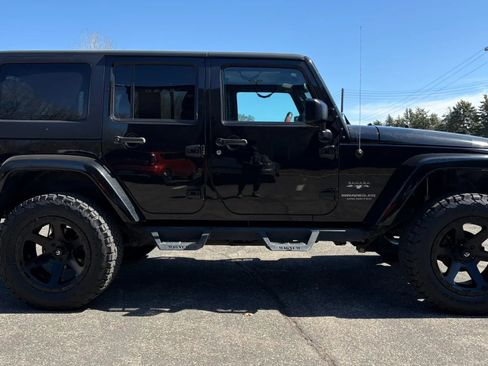 Used 2016 Jeep Wrangler Unlimited Sahara w/ Connectivity Group image 11