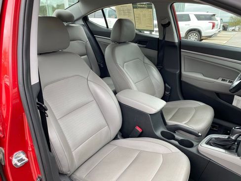 Used 2020 Hyundai Elantra Limited FWD image 30