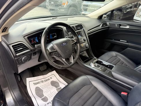 Used 2018 Ford Fusion SE w/ Equipment Group 601A FWD image 14