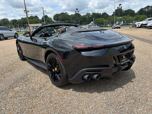 Used 2025 Ferrari Roma Spider RWD image 3