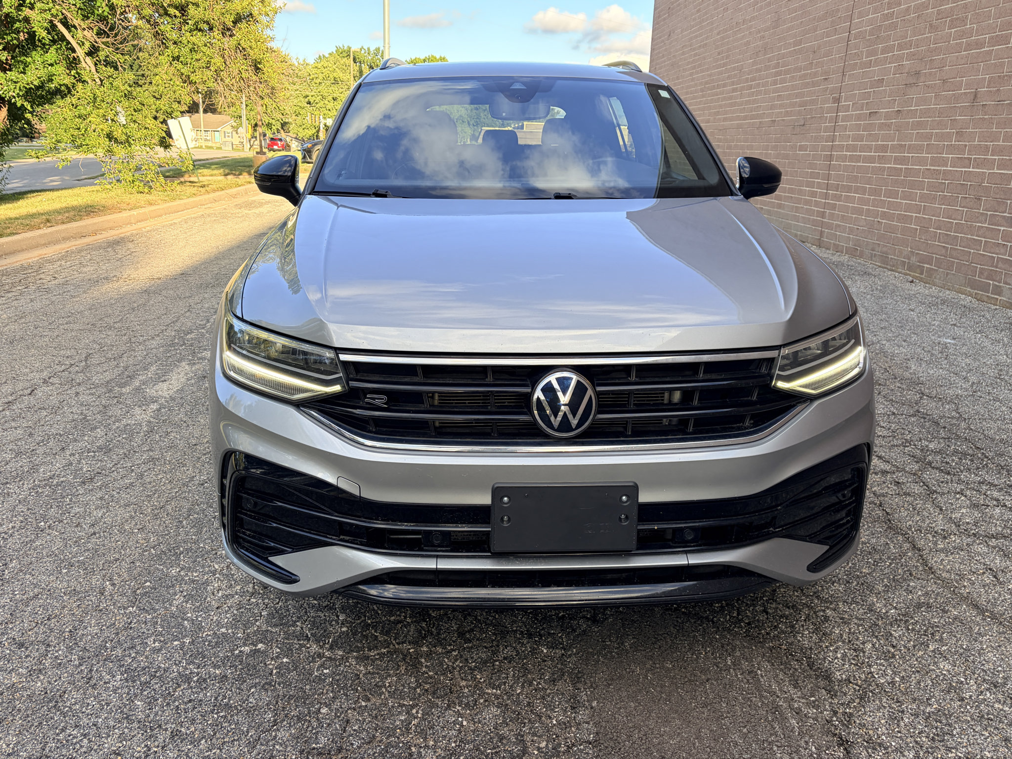 Used 2023 Volkswagen Tiguan SE R-Line FWD image 8