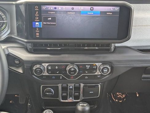 Used 2025 Jeep Wrangler Unlimited Sahara image 18