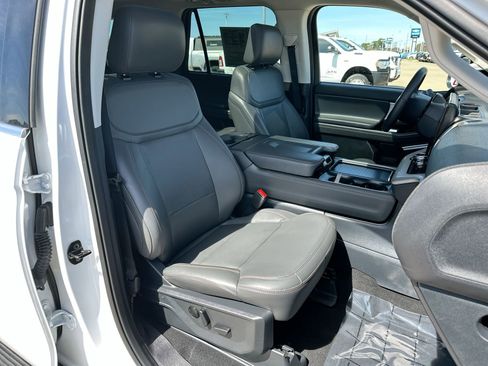 Used 2025 Ford Expedition Active image 29