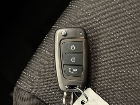 Used 2022 Hyundai Venue SE FWD image 17