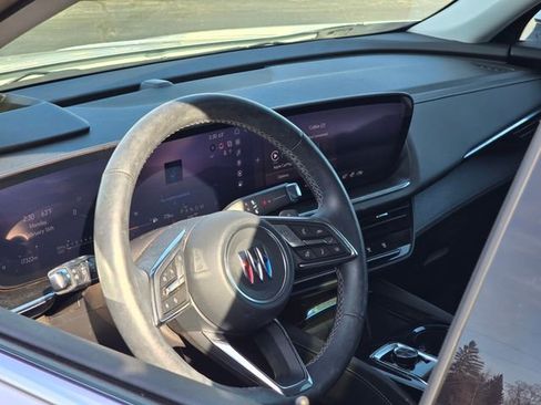 Used 2024 Buick Envision Preferred image 17