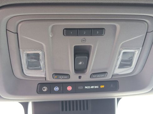 Used 2024 GMC Sierra 1500 SLT w/ SLT Premium Plus Package image 18