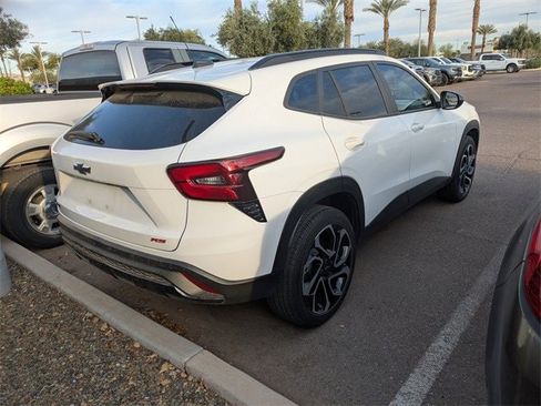 Used 2025 Chevrolet Trax RS w/ Sunroof Package image 4