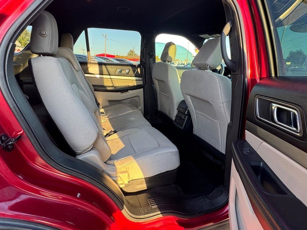 Used 2018 Ford Explorer XLT w/ Equipment Group 201A FWD image 15