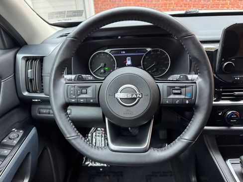 Used 2025 Nissan Pathfinder SL AWD/4WD image 14