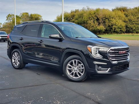 Used 2024 GMC Terrain SLT image 2