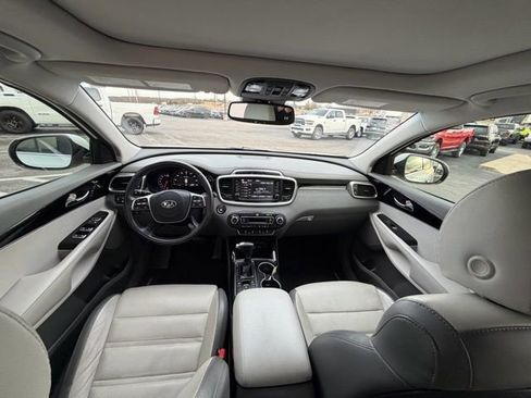 Used 2019 Kia Sorento SX image 13