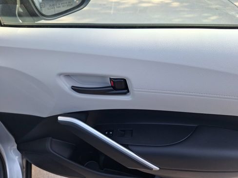 Used 2026 Toyota Corolla Cross L FWD image 33