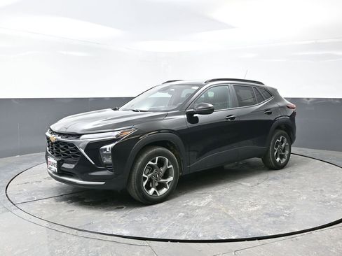 Used 2025 Chevrolet Trax LT image 9