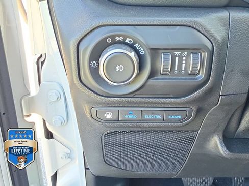 Used 2021 Jeep Wrangler Unlimited Sahara w/ Cold Weather Group AWD/4WD image 19