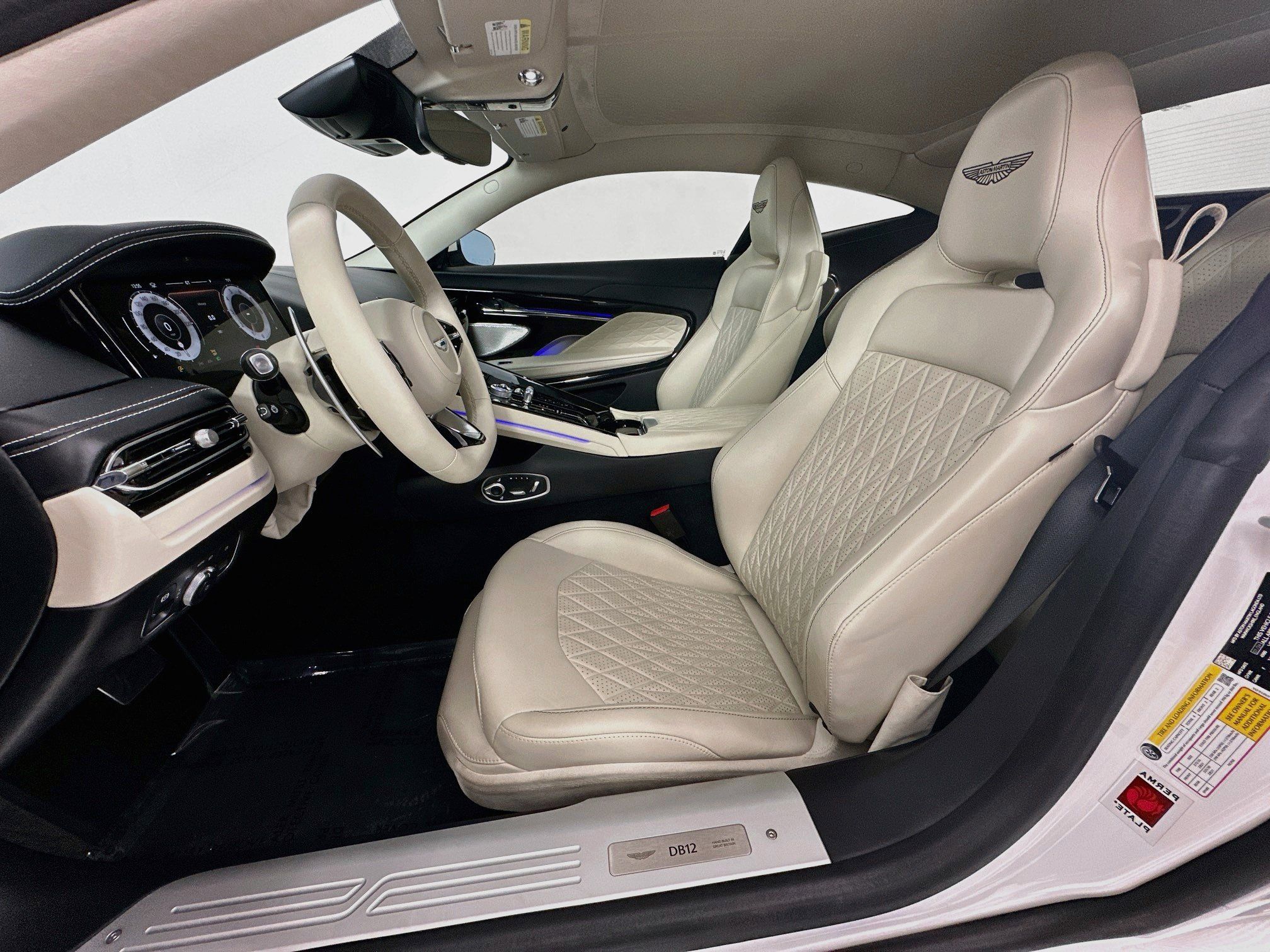 Used 2025 Aston Martin DB12 Coupe RWD image 12