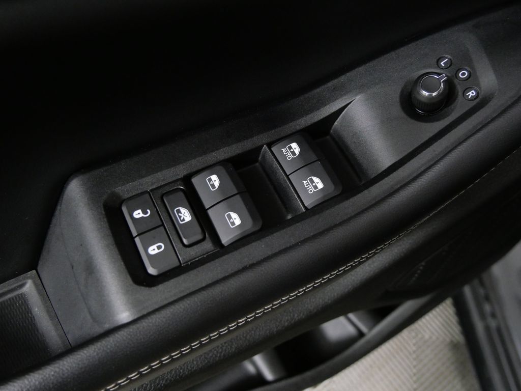 Used 2023 Jeep Grand Cherokee Limited AWD/4WD image 15
