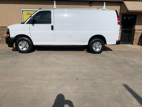 Used 2021 Chevrolet Express 2500 w/ Driver Convenience Package RWD image 5