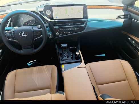Used 2025 Lexus ES 300h w/ Premium Package FWD image 27