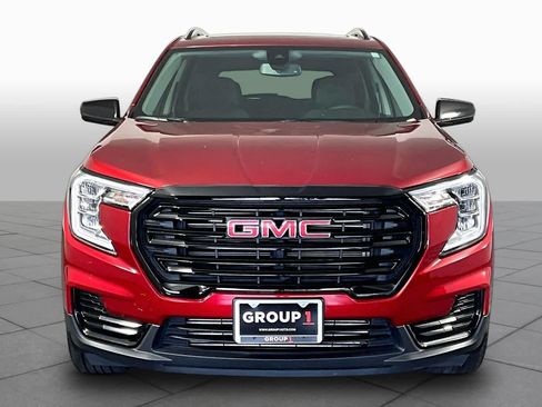 Used 2024 GMC Terrain SLE w/ Driver Convenience Package FWD image 4