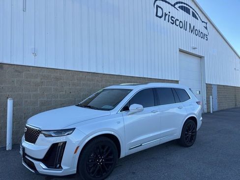 Used 2023 Cadillac XT6 Premium Luxury w/ Technology Package image 2