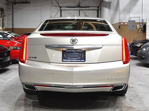 Used 2013 Cadillac XTS Luxury w/ Driver Awareness Package FWD image 5